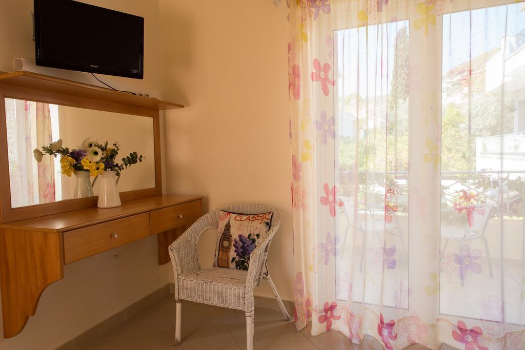 Villa Muses Poros Town Extérieur photo