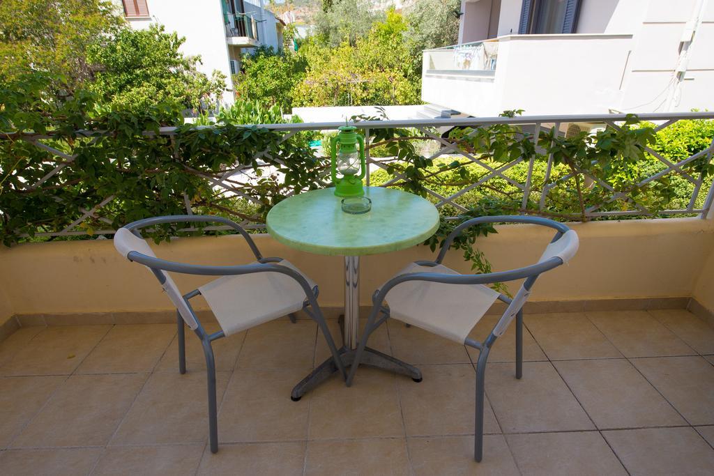 Villa Muses Poros Town Extérieur photo